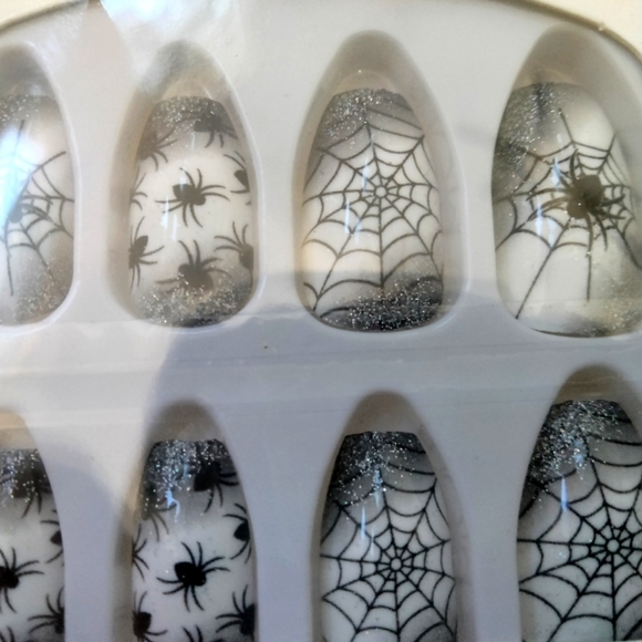 Halloween Press On Nails - Picture 1 of 4